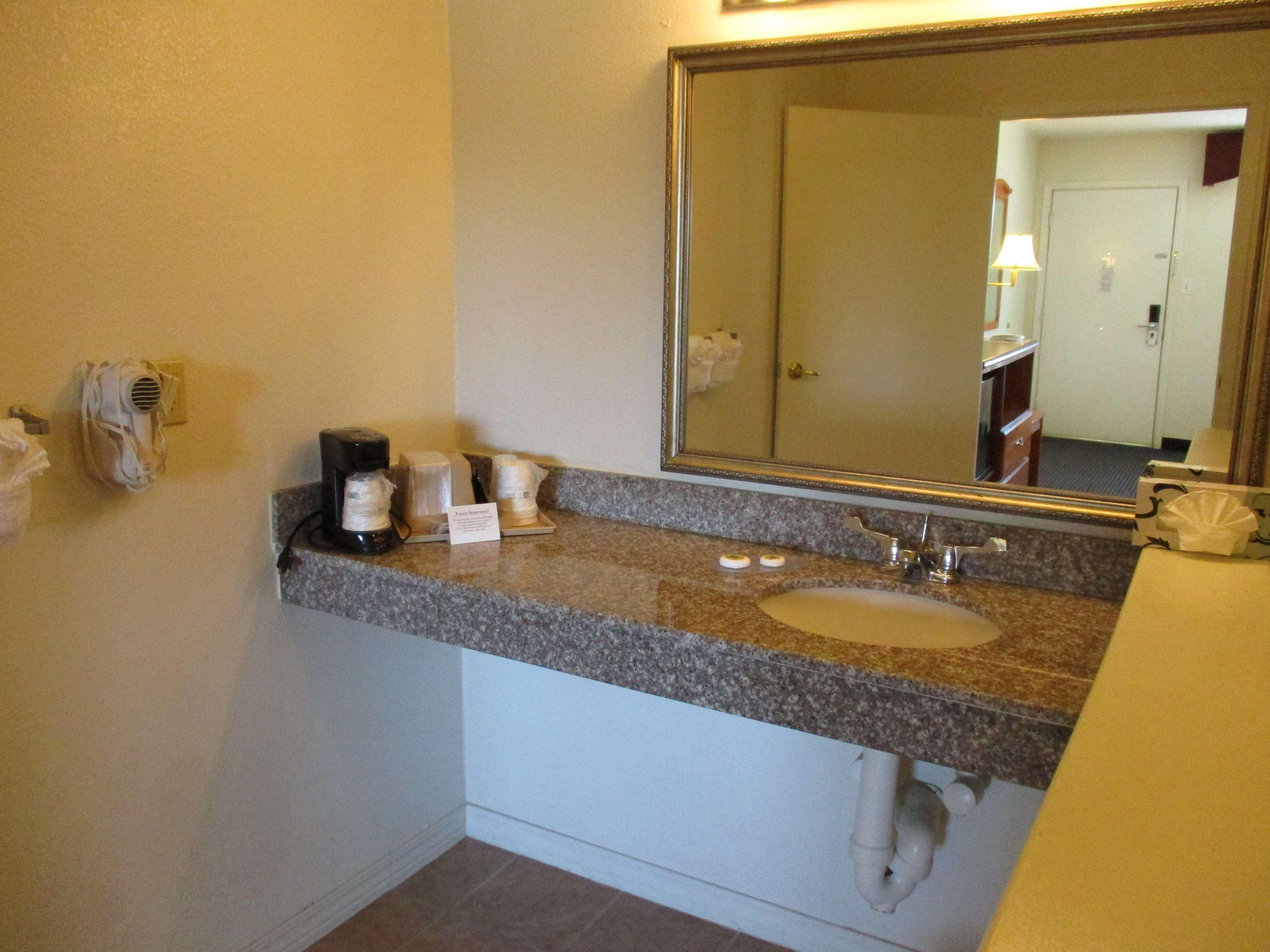 Best Western Palestine Inn Экстерьер фото
