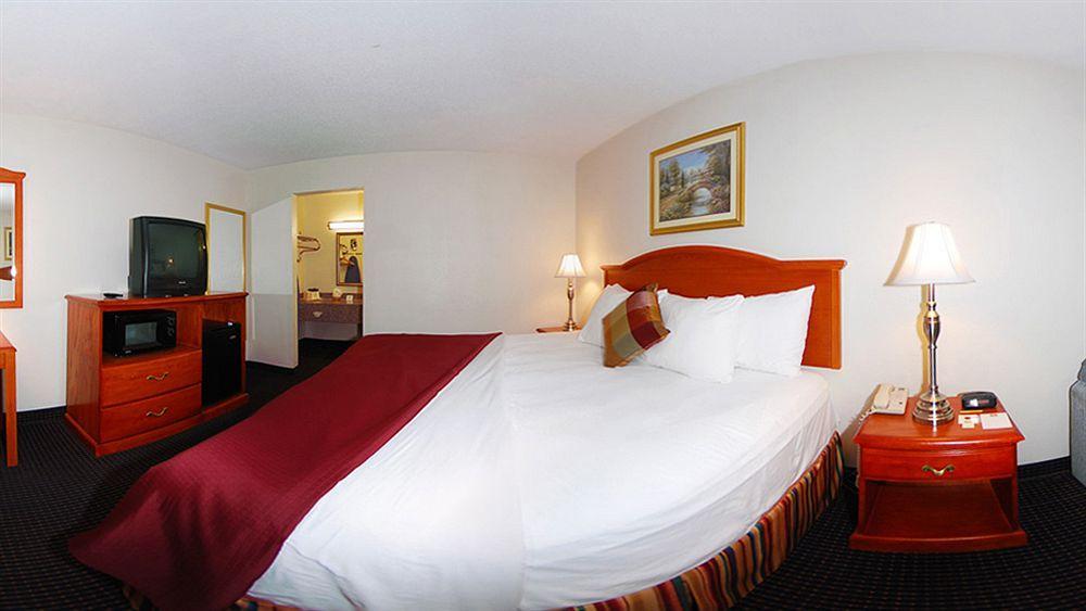 Best Western Palestine Inn Экстерьер фото